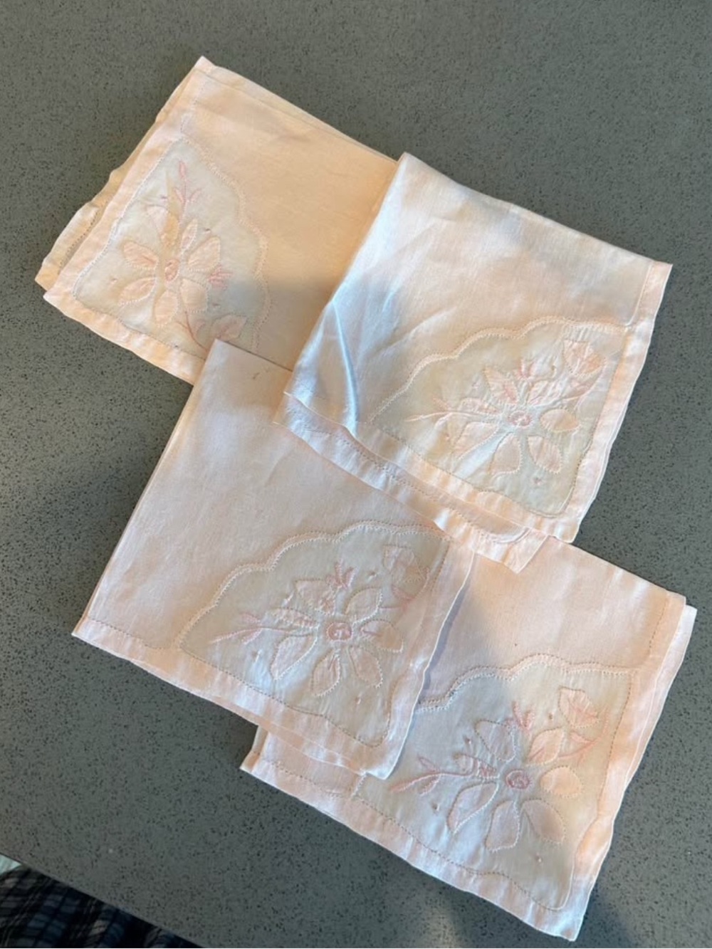Vintage Floral Embroidered Linen Napkins - Light Pink